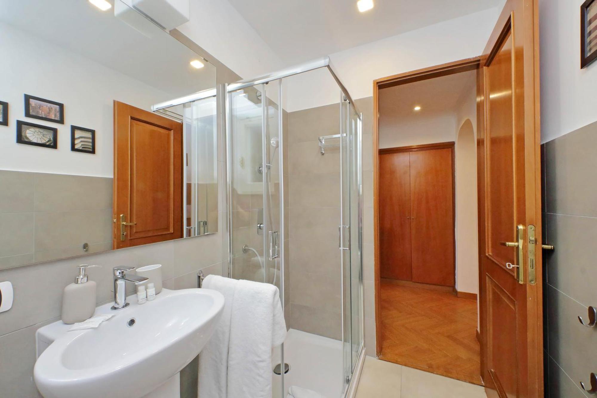 Ych-Comfortable 2 Bedrooms Flat Near Colosseum Roma Exterior foto